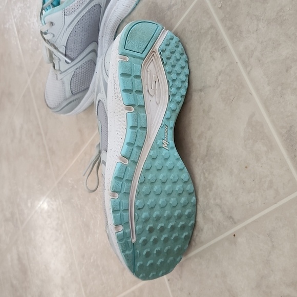 SKETCHERS GO RUN size womens 9 worn once. Nice shoes! - Picture 2 of 5